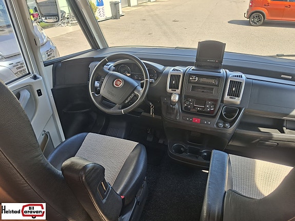 LMC i745 Explorer Sport Line 3 of 26