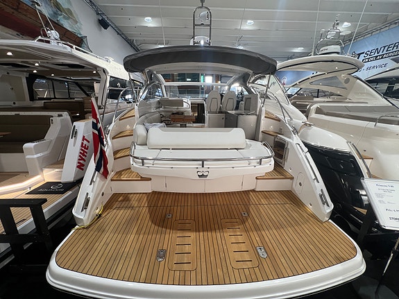 Strøken Princess V40 for leie, i Oslofjorden, "in mint condition". 3 of 5