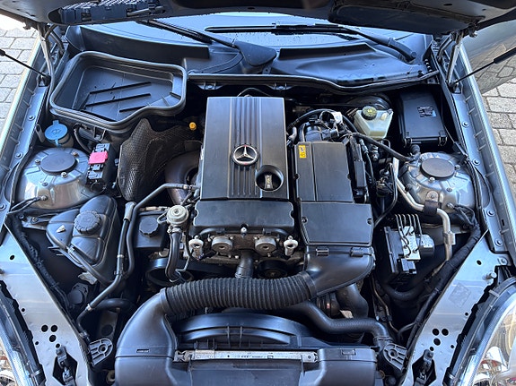 Mercedes-Benz SLK200 19 of 23