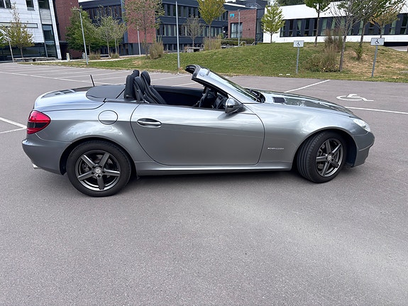 Mercedes-Benz SLK200 2 of 23