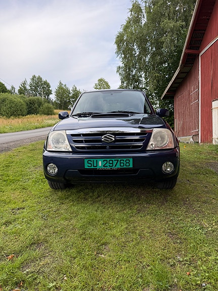 Suzuki XL7 2 of 5