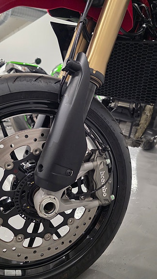Ducati Hypermotard 698 Mono 7 of 10