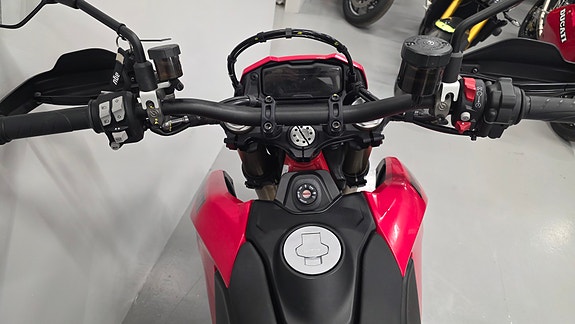 Ducati Hypermotard 698 Mono 10 of 10
