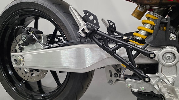 Ducati Hypermotard 698 Mono 6 of 10