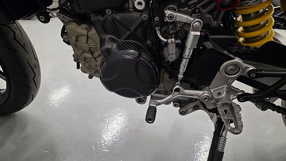 Ducati Hypermotard 698 Mono 4 of 10