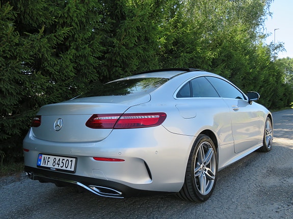Mercedes-Benz E220 7 of 30