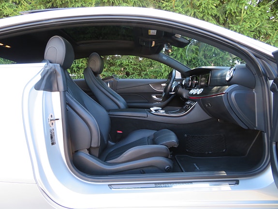 Mercedes-Benz E220 21 of 30