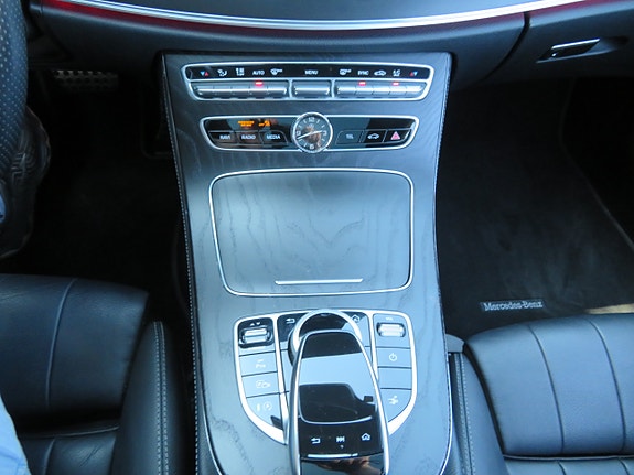 Mercedes-Benz E220 30 of 30