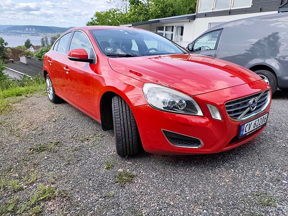 Volvo S60 4 of 5