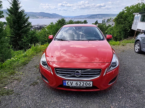 Volvo S60 2 of 5