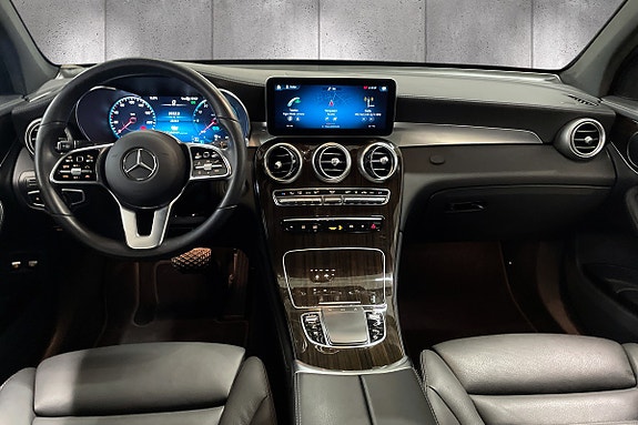 Mercedes-Benz GLC300 e 7 of 22