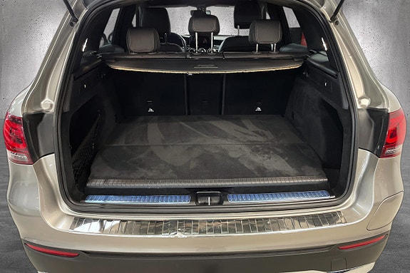 Mercedes-Benz GLC300 e 16 of 22