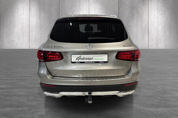 Mercedes-Benz GLC300 e 4 of 22
