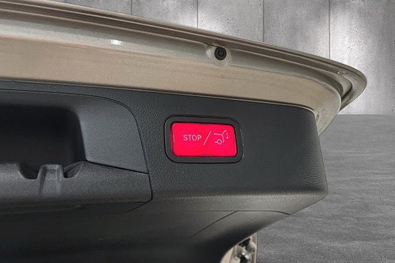 Mercedes-Benz GLC300 e 19 of 22