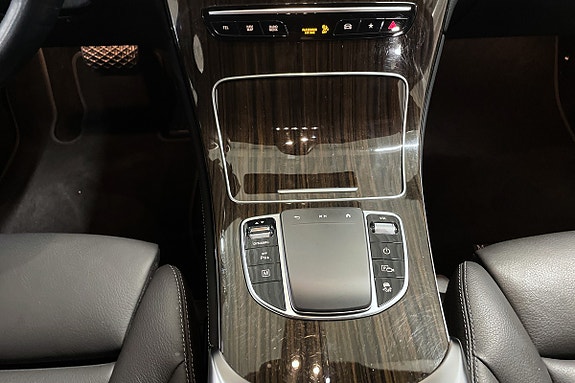 Mercedes-Benz GLC300 e 10 of 22