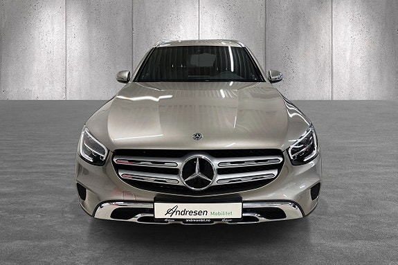 Mercedes-Benz GLC300 e 2 of 22