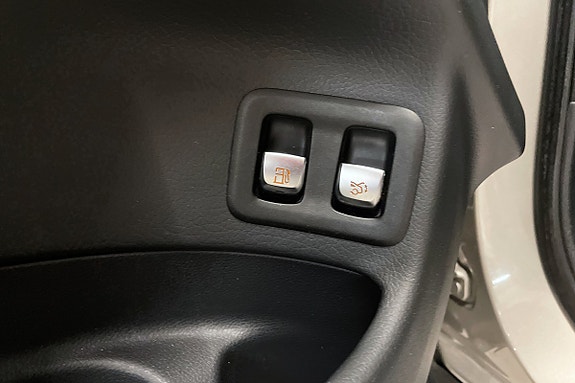 Mercedes-Benz GLC300 e 14 of 22