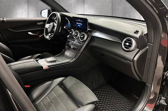 Mercedes-Benz GLC300 e 17 of 20