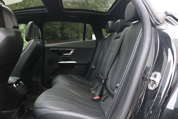 Mercedes-Benz EQE350 12 of 28