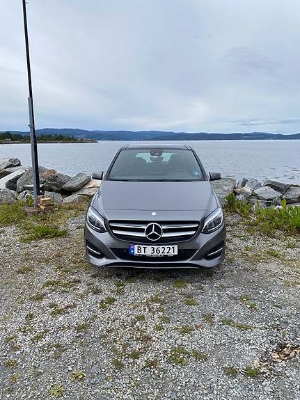 Mercedes-Benz B180 3 of 18