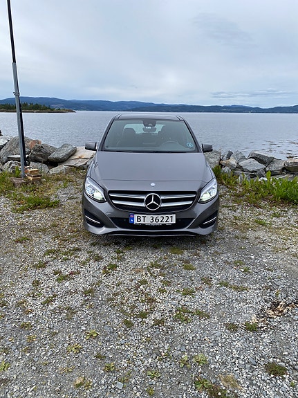 Mercedes-Benz B180 2 of 18