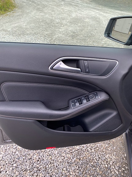 Mercedes-Benz B180 8 of 18