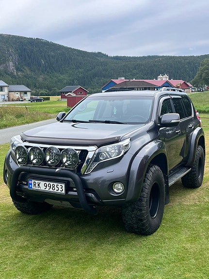 Toyota Land Cruiser 4 of 16