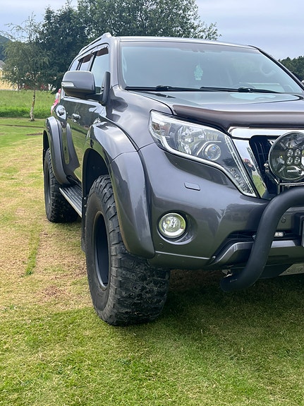 Toyota Land Cruiser 7 of 16