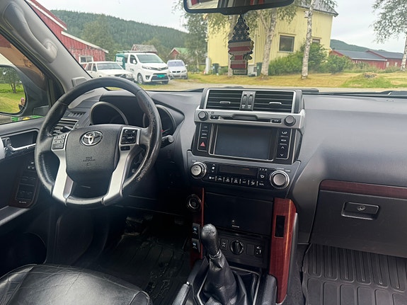 Toyota Land Cruiser 16 of 16