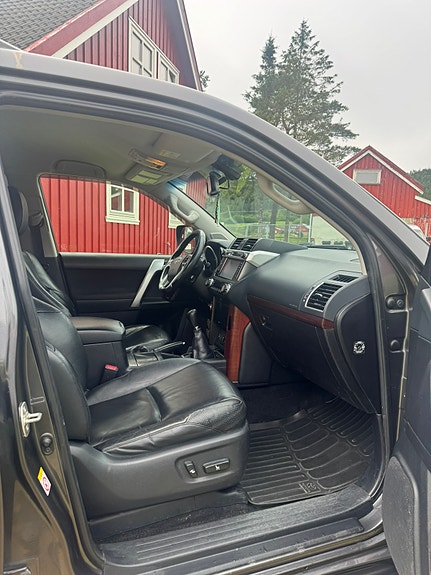 Toyota Land Cruiser 10 of 16