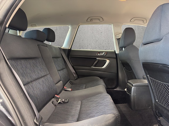 Subaru Legacy 11 of 19