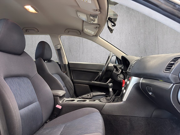 Subaru Legacy 10 of 19