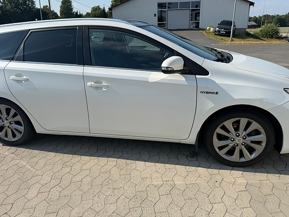 Toyota Auris 2 of 13