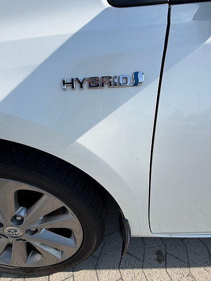 Toyota Auris 7 of 13