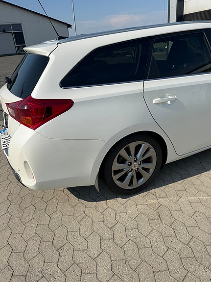 Toyota Auris 5 of 13