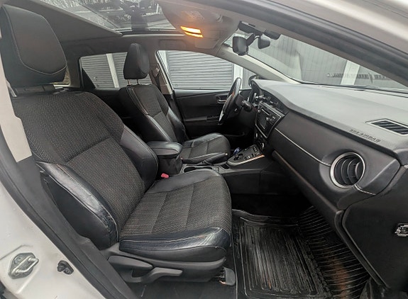 Toyota Auris 12 of 13