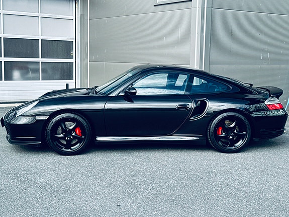 Porsche 911 Turbo 2 of 5
