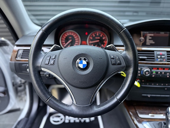 BMW 335i 14 of 30