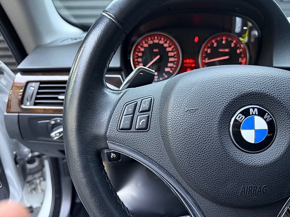 BMW 335i 15 of 30