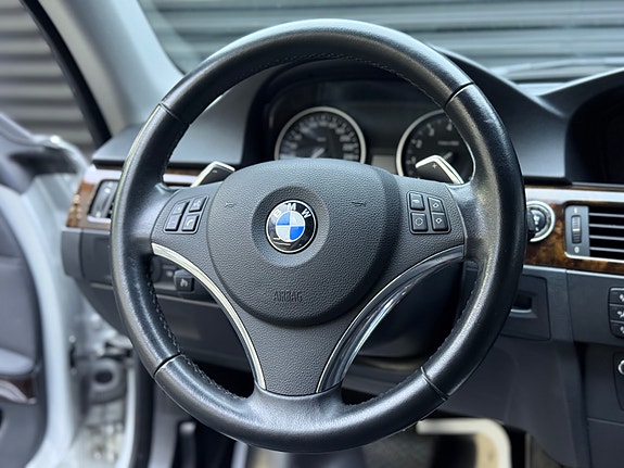 BMW 335i 13 of 30