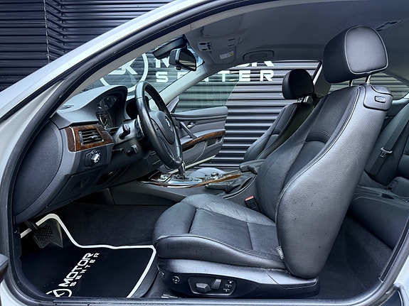 BMW 335i 27 of 30