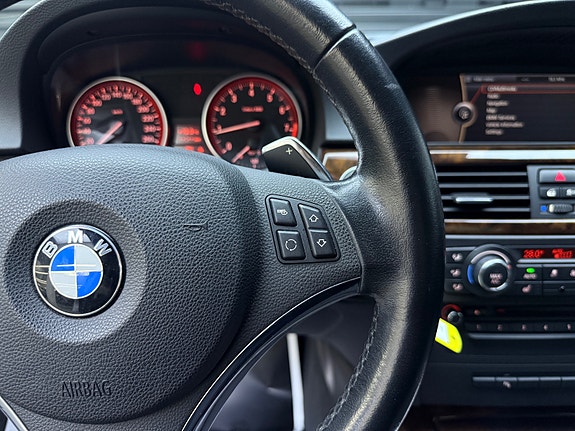 BMW 335i 16 of 30