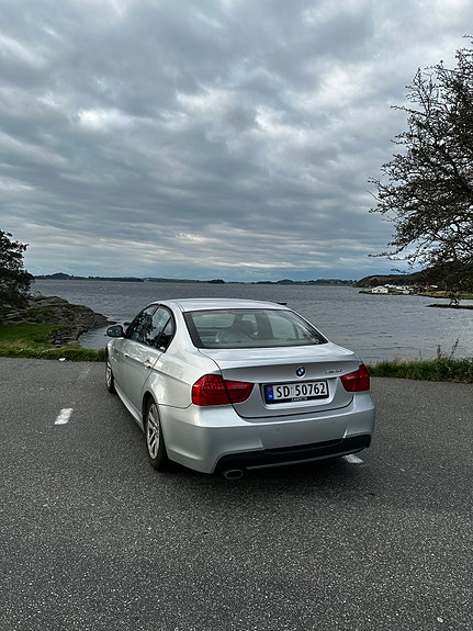 BMW 318d 3 of 4