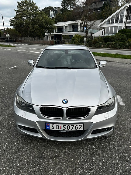 BMW 318d 2 of 4