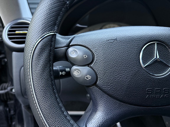Mercedes-Benz CLK350 13 of 30