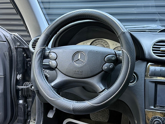 Mercedes-Benz CLK350 11 of 30
