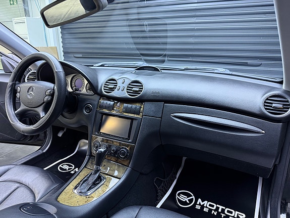 Mercedes-Benz CLK350 10 of 30