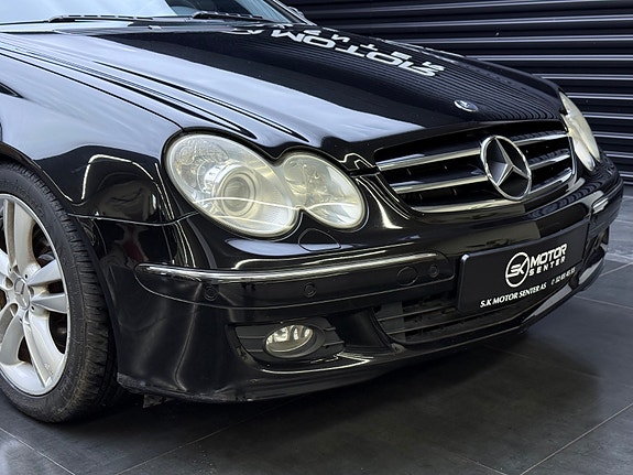 Mercedes-Benz CLK350 3 of 30