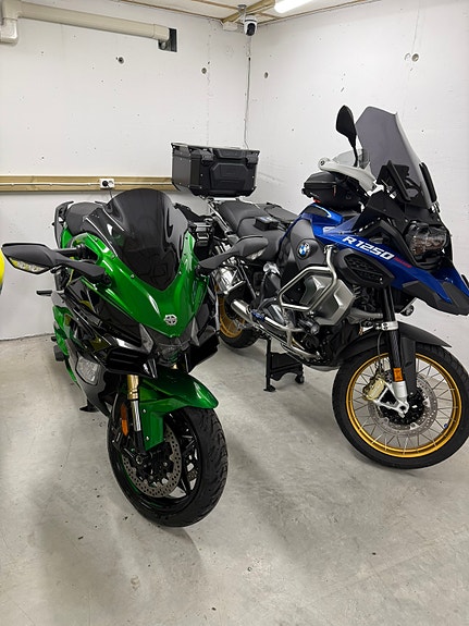 Kawasaki Ninja H2 SX SE 10 of 17