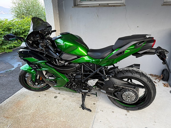 Kawasaki Ninja H2 SX SE 13 of 17
